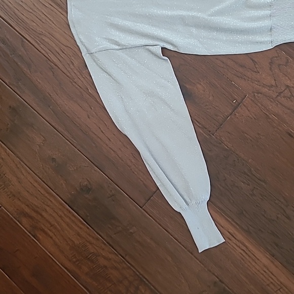 Nine West women's light grey/silver sweater with silver threading size Medium - Picture 3 of 10